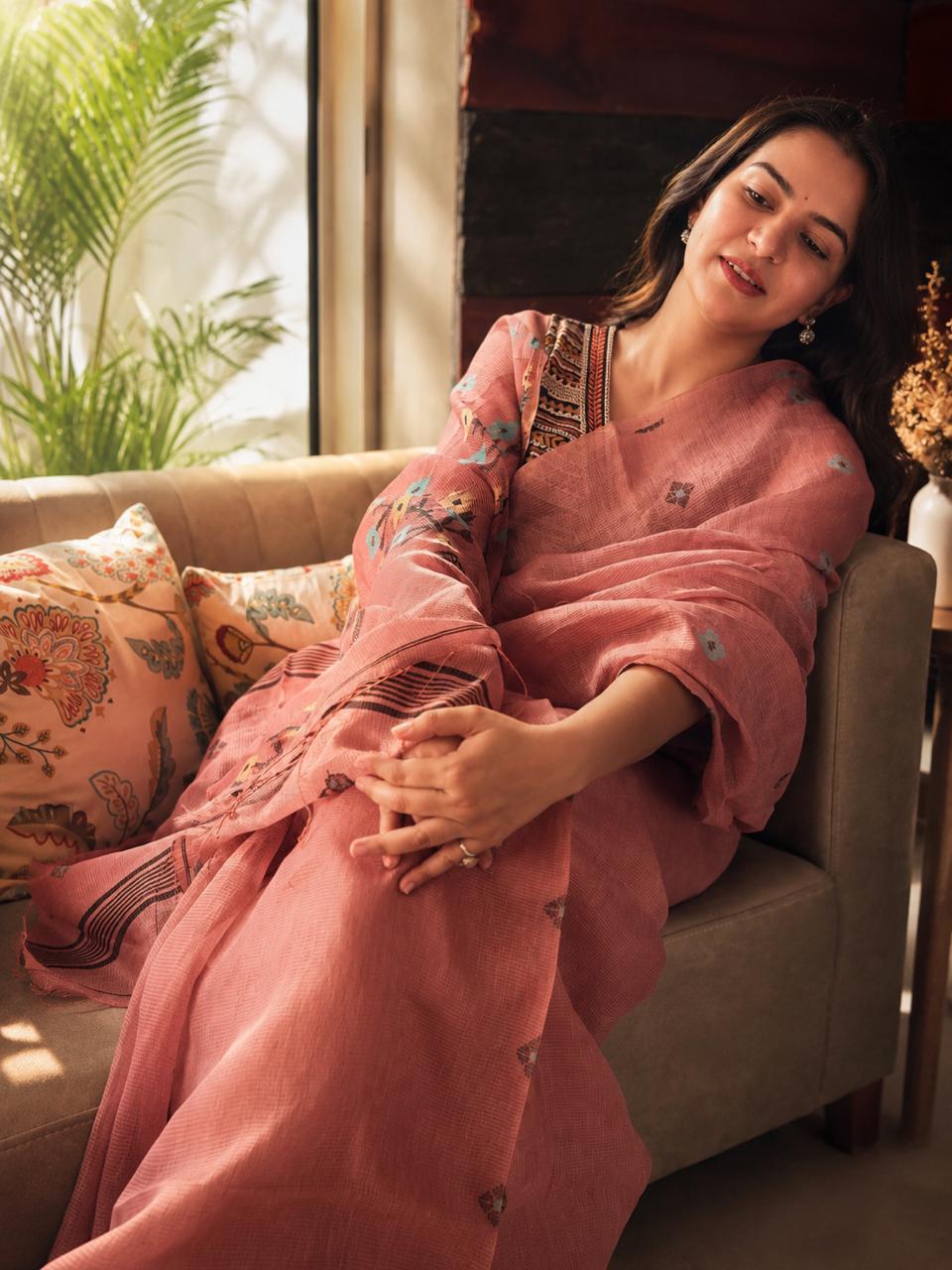 Onion Pink Matka Muslin Saree with Floral Motifs
